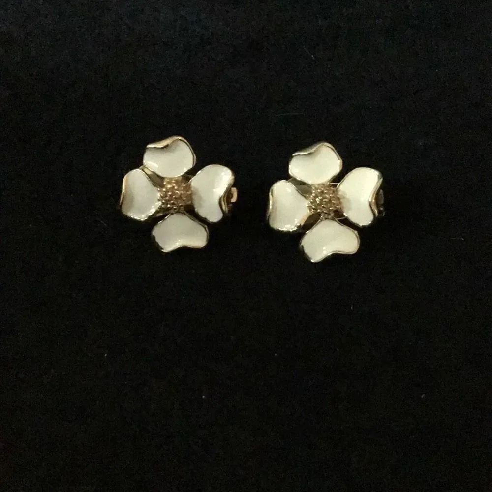 Vintage earrings, beautiful dogwood flowers